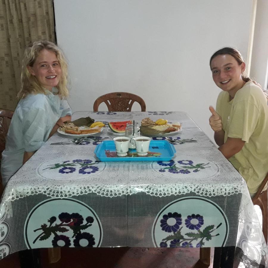 Colonial Surfing Villa Hostel & Home Stay ミディガマ・イースト エクステリア 写真