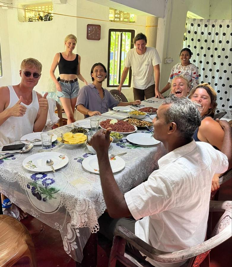 Colonial Surfing Villa Hostel & Home Stay ミディガマ・イースト エクステリア 写真