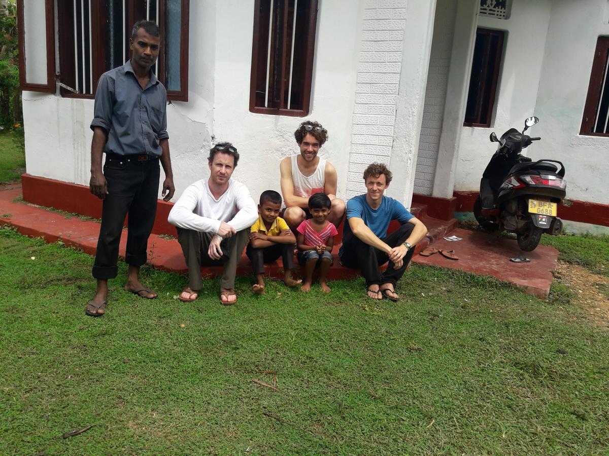Colonial Surfing Villa Hostel & Home Stay ミディガマ・イースト エクステリア 写真
