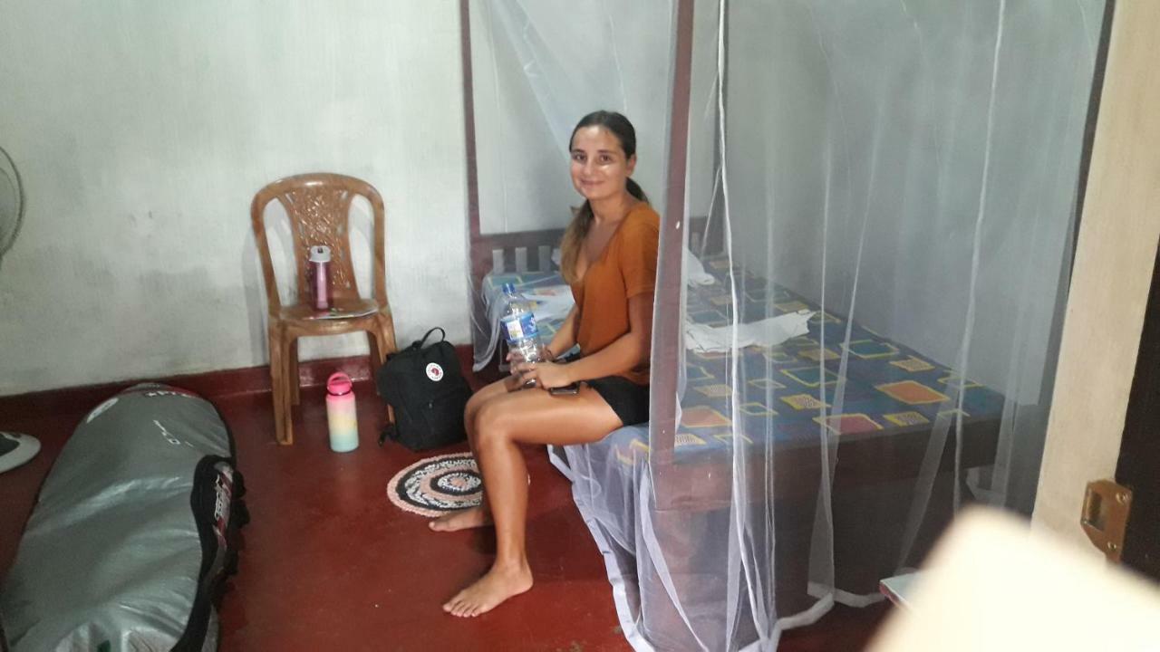 Colonial Surfing Villa Hostel & Home Stay ミディガマ・イースト エクステリア 写真